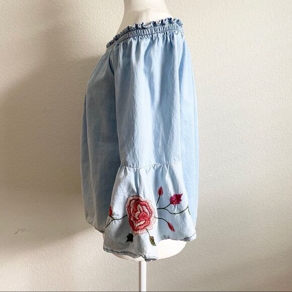 SPEED Limit MPH Off the shoulder embroidery top - Picture 3 of 8